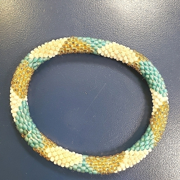 GLASS BEADED BRACELET - Picture 2 of 3